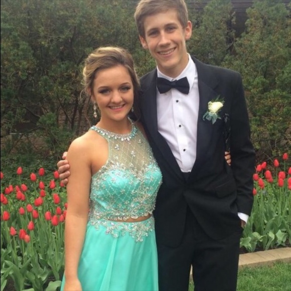 Prom Dresses - Picture 3 of 5